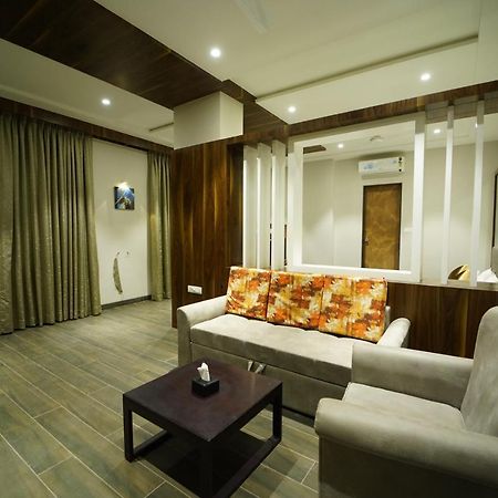 Hotel The Royal Inn Baramati Екстер'єр фото