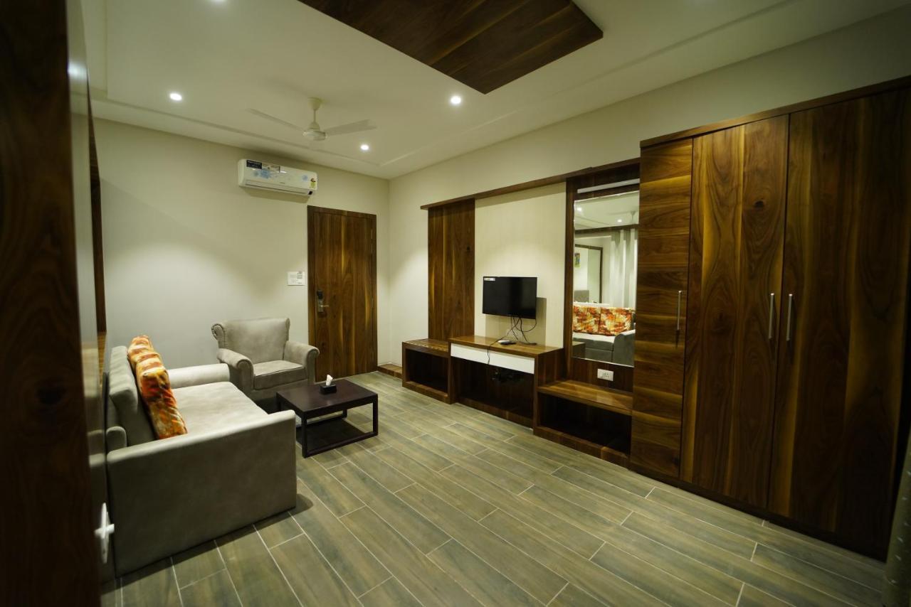 Hotel The Royal Inn Baramati Екстер'єр фото