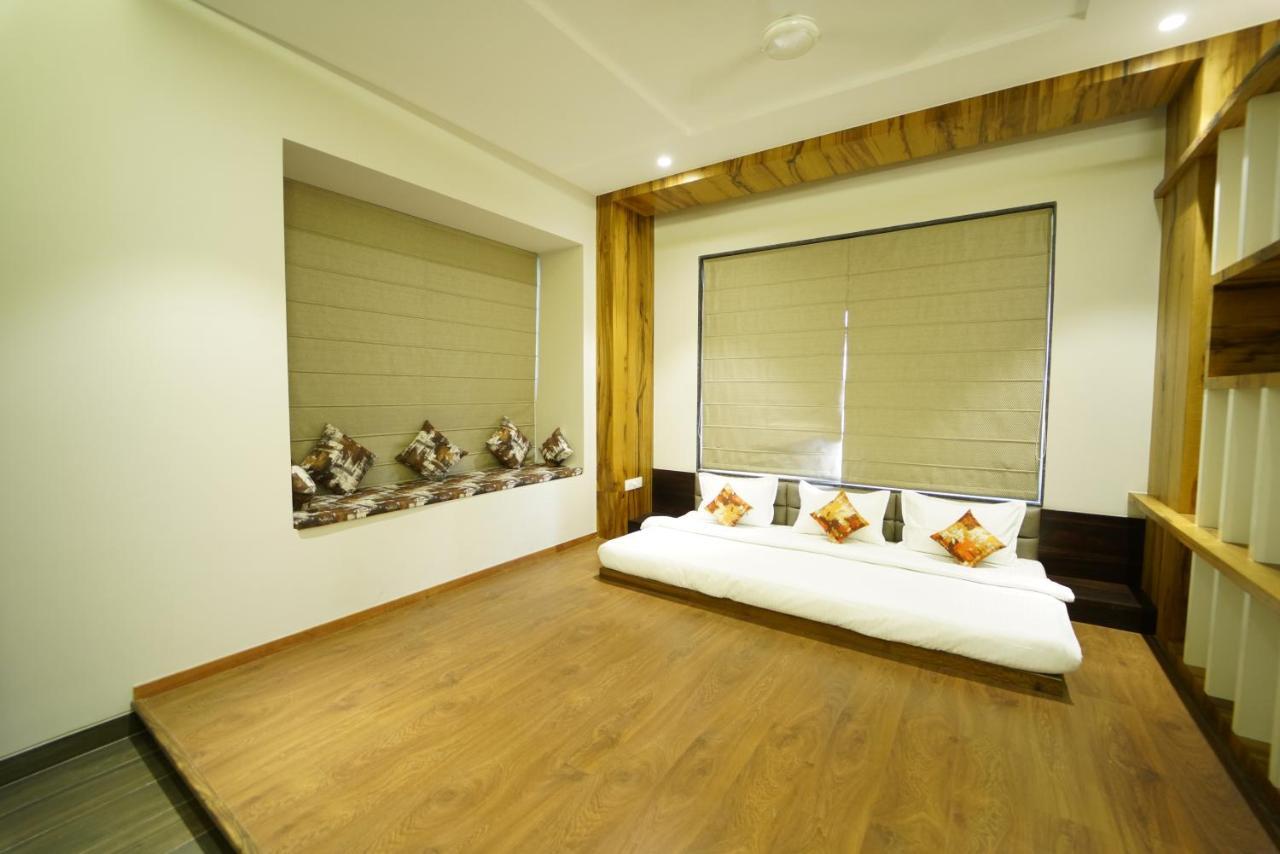Hotel The Royal Inn Baramati Екстер'єр фото