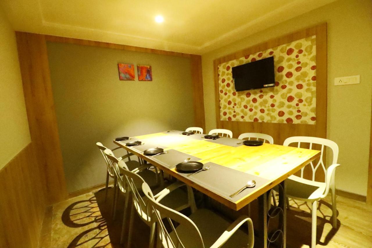 Hotel The Royal Inn Baramati Екстер'єр фото