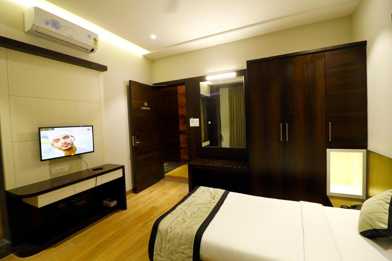 Hotel The Royal Inn Baramati Екстер'єр фото
