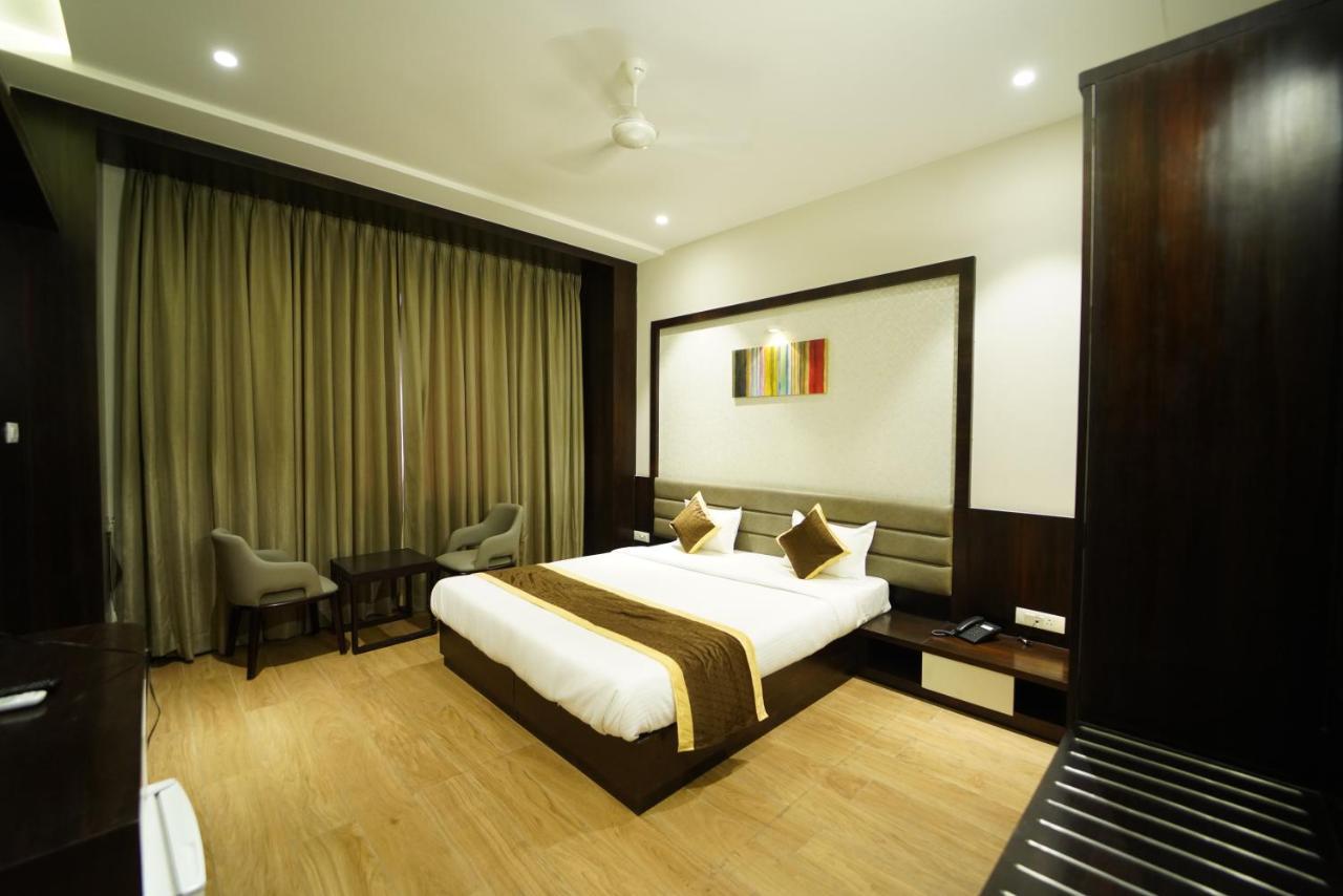Hotel The Royal Inn Baramati Екстер'єр фото