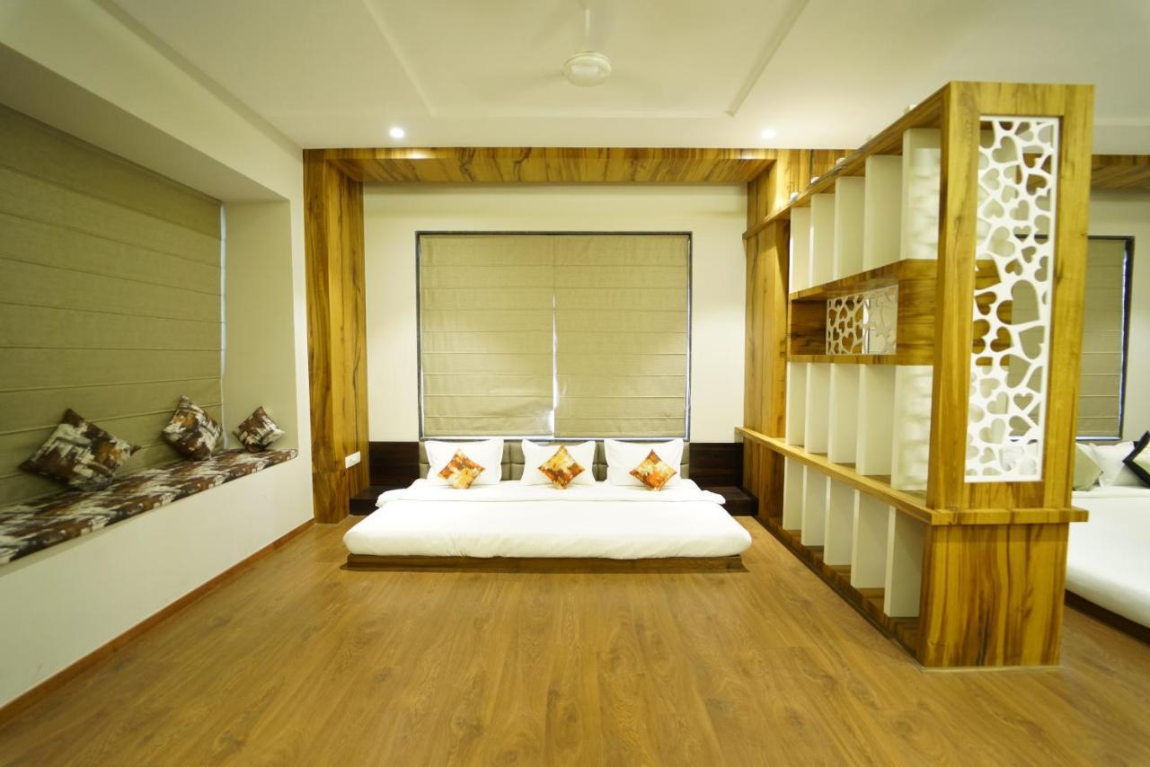 Hotel The Royal Inn Baramati Екстер'єр фото
