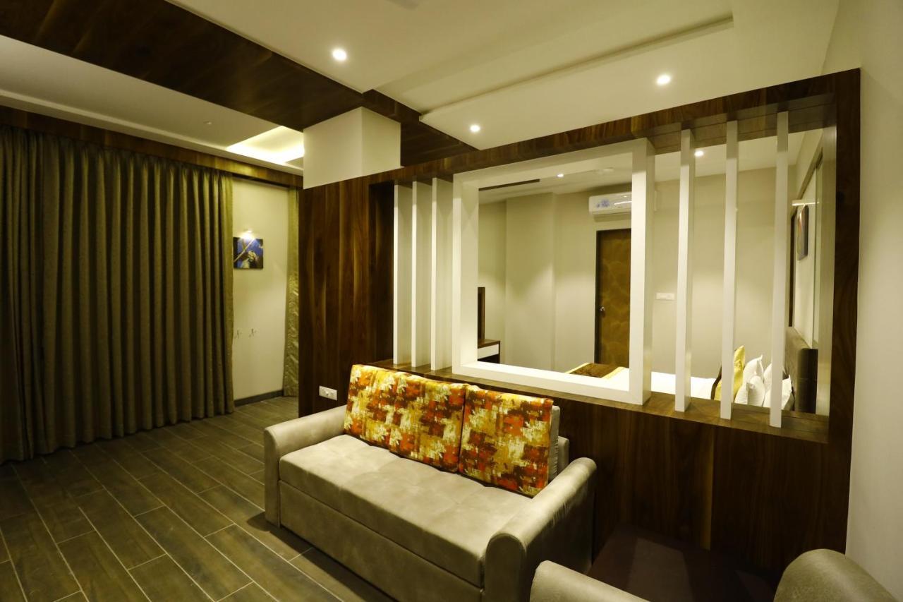 Hotel The Royal Inn Baramati Екстер'єр фото