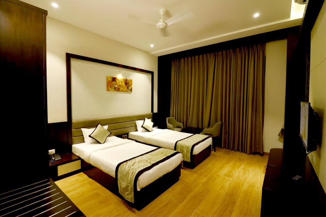 Hotel The Royal Inn Baramati Екстер'єр фото