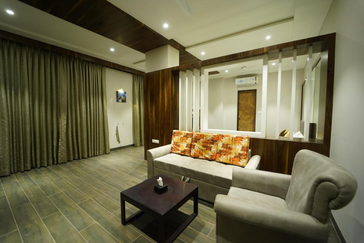 Hotel The Royal Inn Baramati Екстер'єр фото