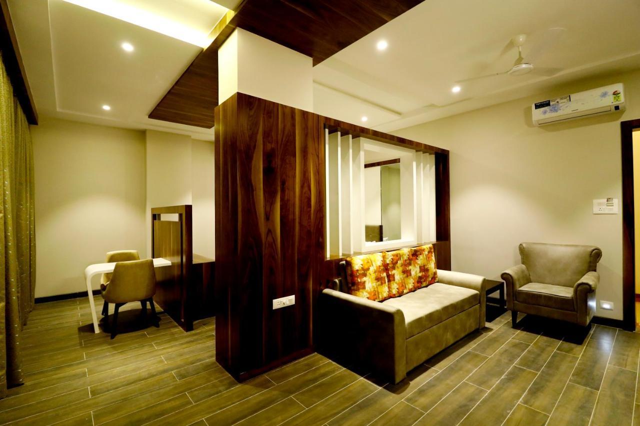 Hotel The Royal Inn Baramati Екстер'єр фото
